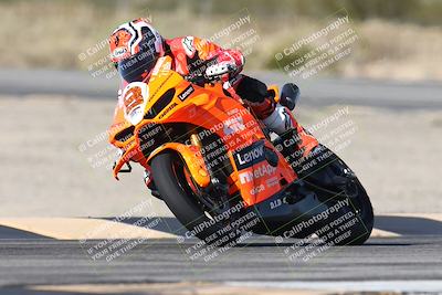 media/Dec-01-2025-Moto Forza (Mon) [[2daa91e15f]]/1-Advanced Group/Session 3 (Turn 3)/